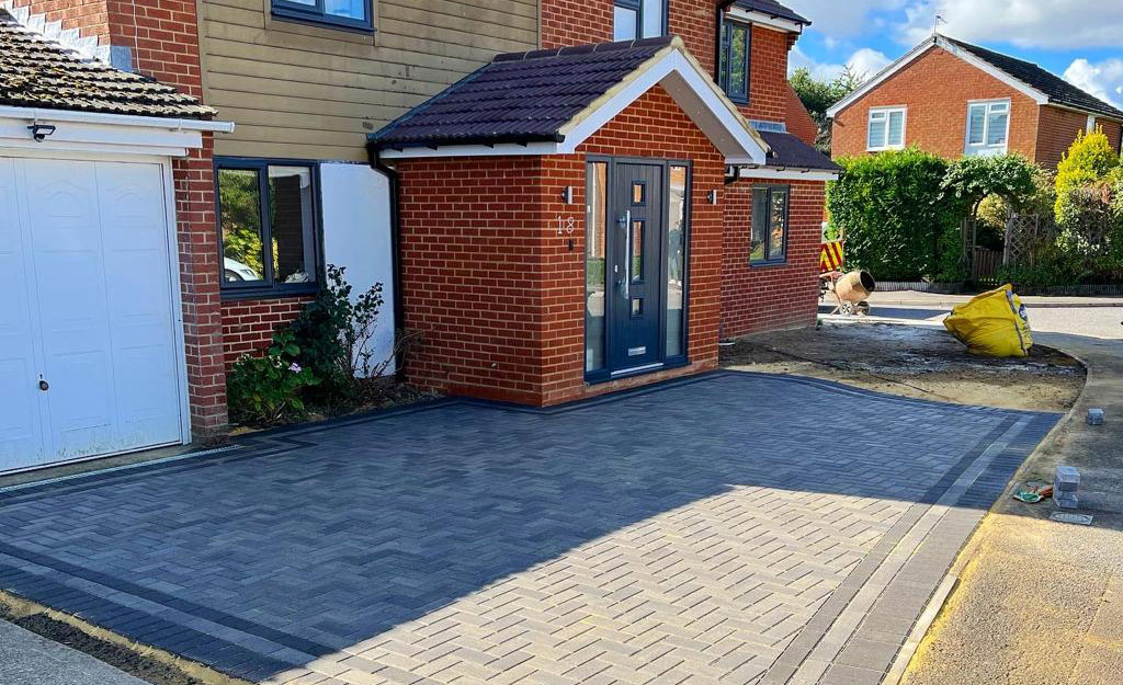 Two tone block paved driveway with contrasting border, Berkshire
